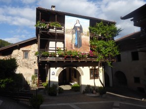 고통 받는 예수 성심의 성녀 바울리나_photo by Syrio_in the Birthplace of Santa Paolina Visintainer in Vigolo Vattaro_Altopiano della Vigolana_Trento.jpg